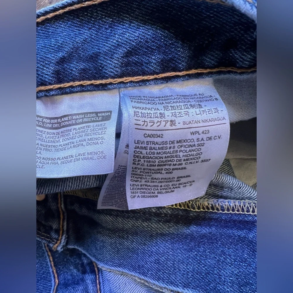 Levi Strauss & Co 550. 46x34